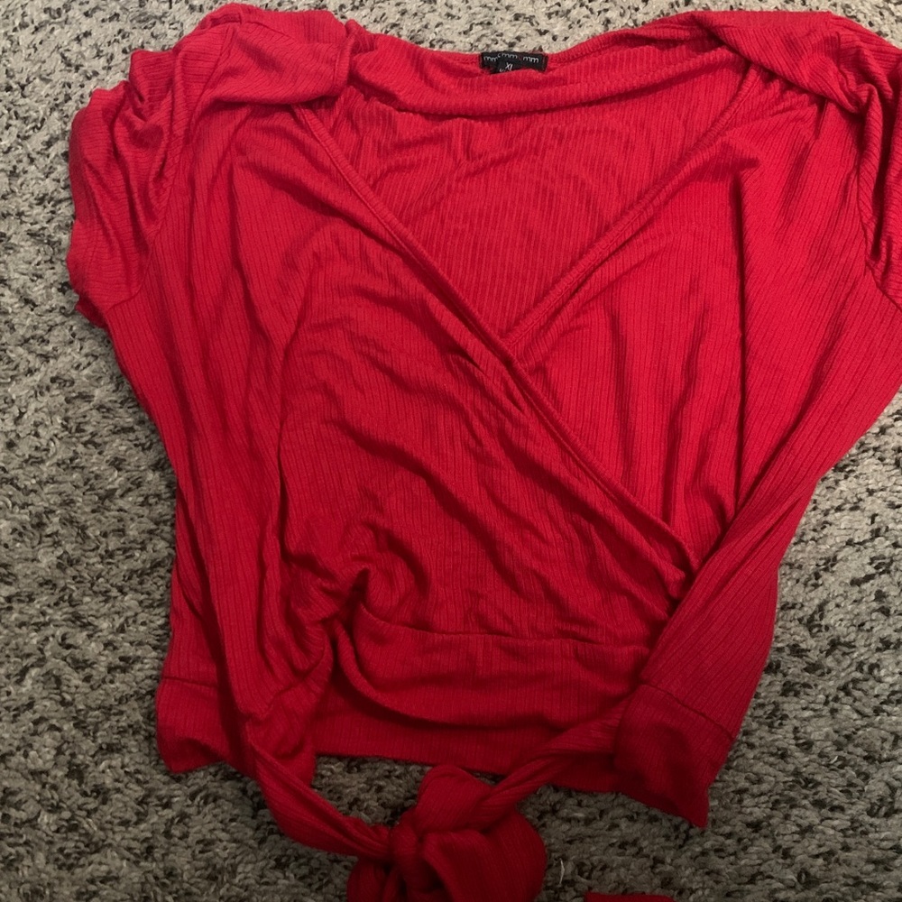 Red v-neck wrap around crop top | size: XL